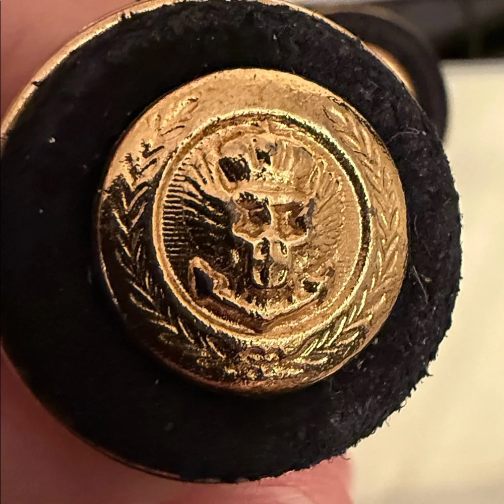 Ellen Designs signed gold tone Lion Clip On Earrings - Picture 3 of 7